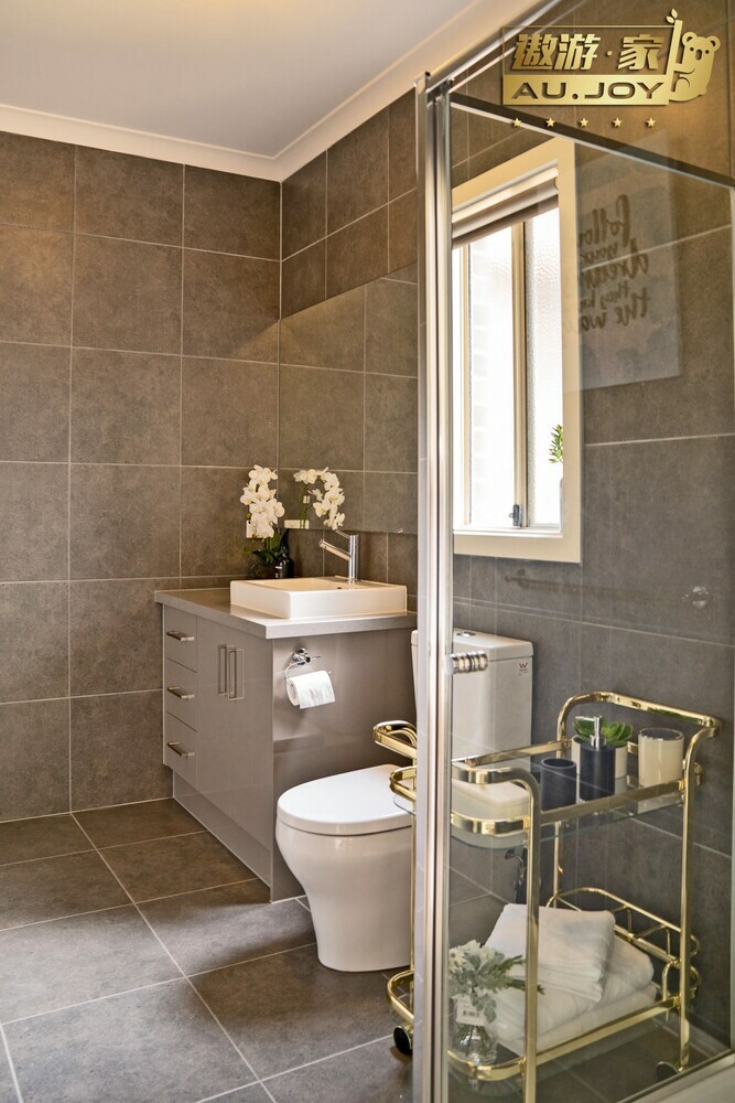 Aujoy 4 Bed  Townhouse Glen Waverley