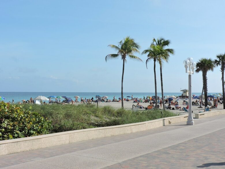 Ocean View Condo 1/1 For 4, Pool & Parking
