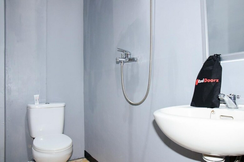 Hotel Reddoorz Plus Near Mall Kelapa Gading