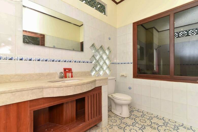 Hotel Reddoorz Plus Near Seminyak Square