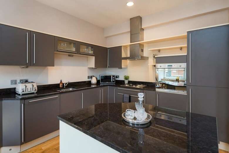 5-star Luxurious George Street Apartment