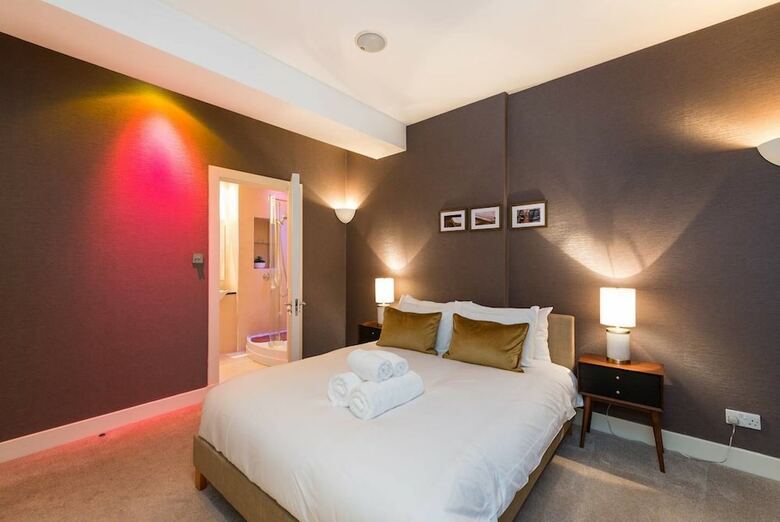 5-star Luxurious George Street Apartment