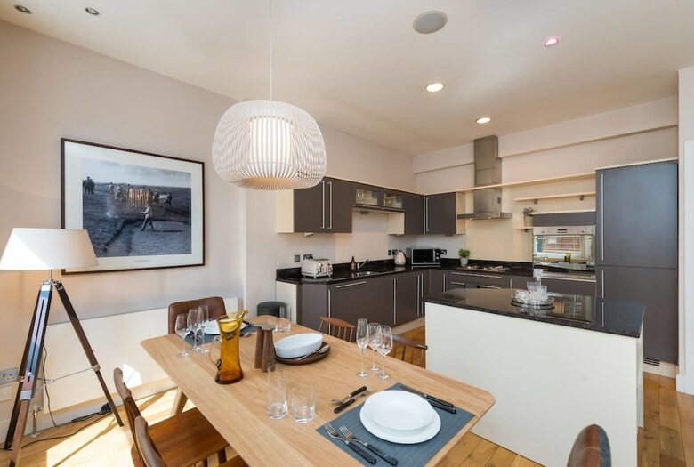 5-star Luxurious George Street Apartment