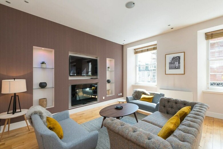 5-star Luxurious George Street Apartment