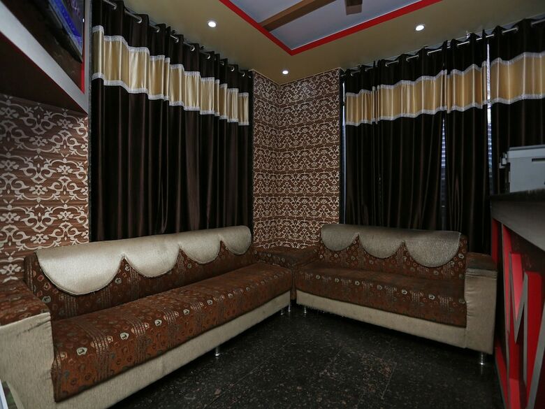 Oyo 28440 Mk Hotel And Restaurant