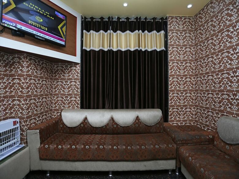 Oyo 28440 Mk Hotel And Restaurant