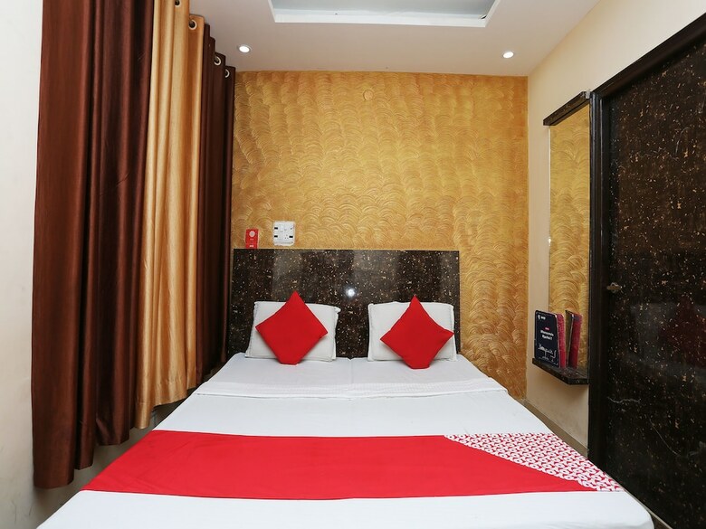Oyo 28440 Mk Hotel And Restaurant