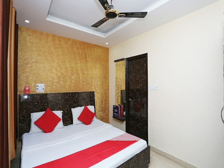 Oyo 28440 Mk Hotel And Restaurant