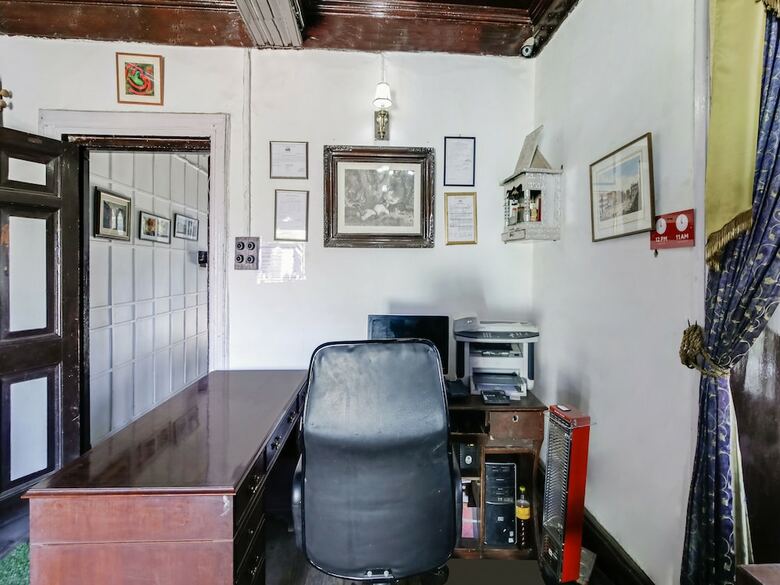 Hotel Oyo 35498 Shimla British Resort