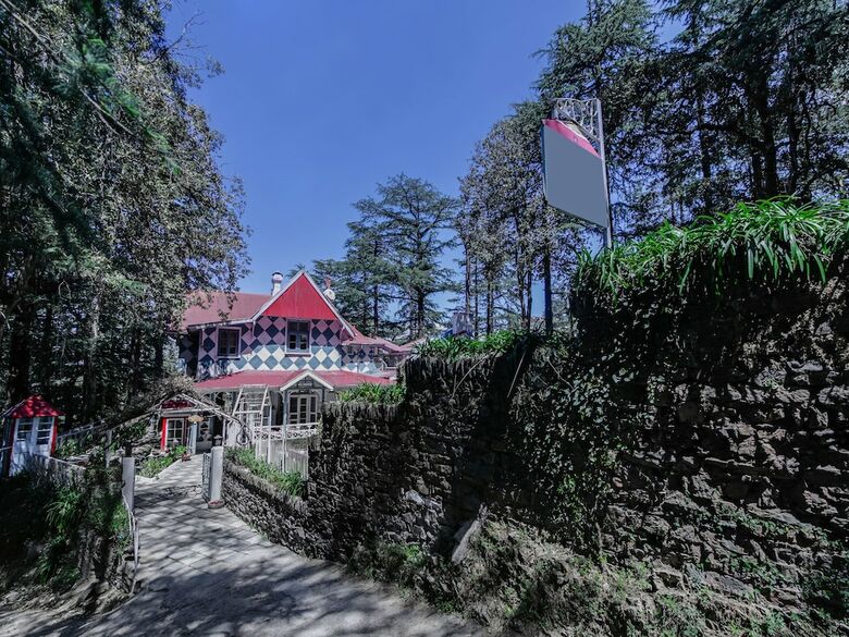 Hotel Oyo 35498 Shimla British Resort