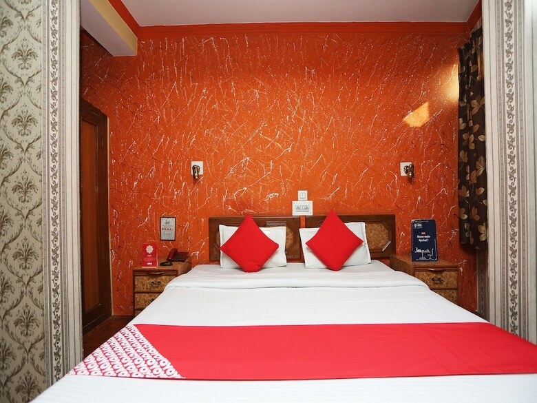 Oyo 24966 Grand Hotel & Restaurant