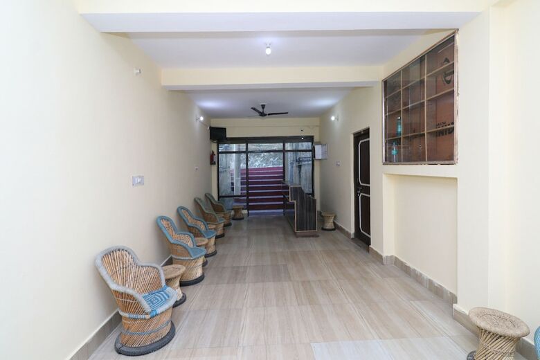 Hotel Oyo 23275 Shiv Ganga View