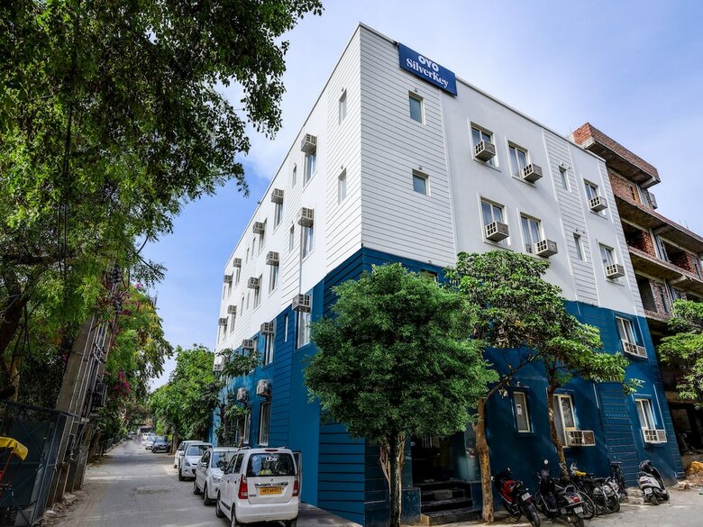Hotel Silverkey Executive Stays 19653 Star Mall