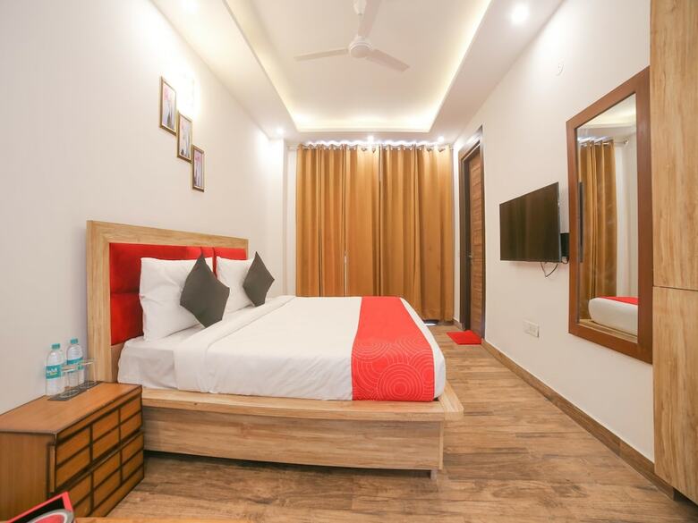 Hotel Collection O 30076 Main Chhatarpur Road Asola