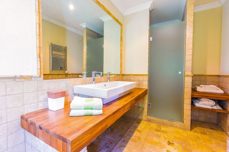 Oleholidays Villa Holy Nueva Andaluc�a