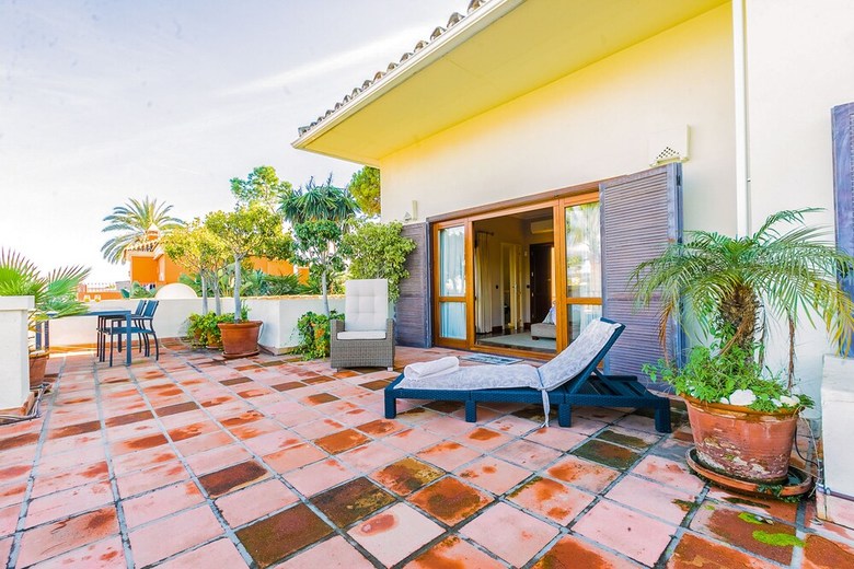 Oleholidays Villa Holy Nueva Andaluc�a