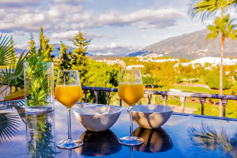 Oleholidays Villa Holy Nueva Andaluc�a