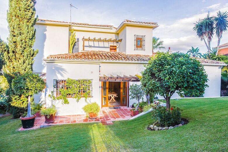 Oleholidays Villa Holy Nueva Andaluc�a