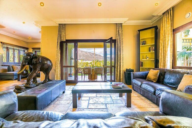 Oleholidays Villa Holy Nueva Andaluc�a