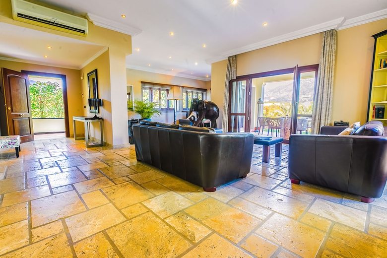 Oleholidays Villa Holy Nueva Andaluc�a