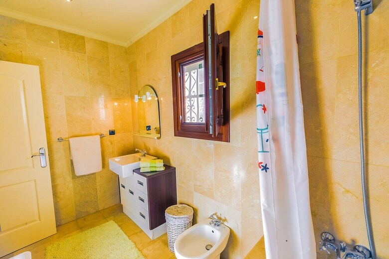 Oleholidays Villa Holy Nueva Andaluc�a