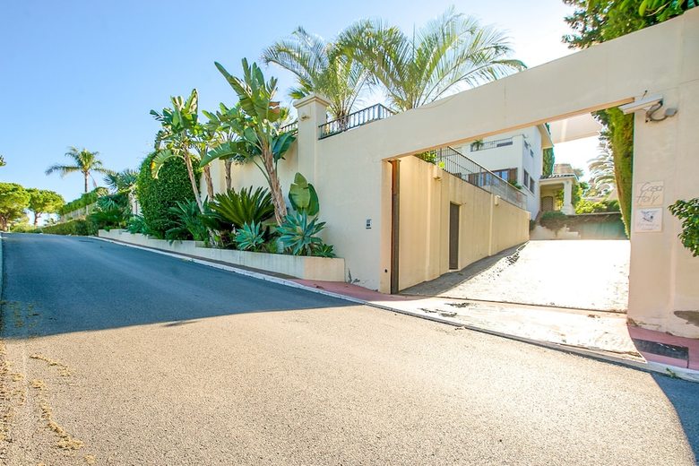 Oleholidays Villa Holy Nueva Andaluc�a