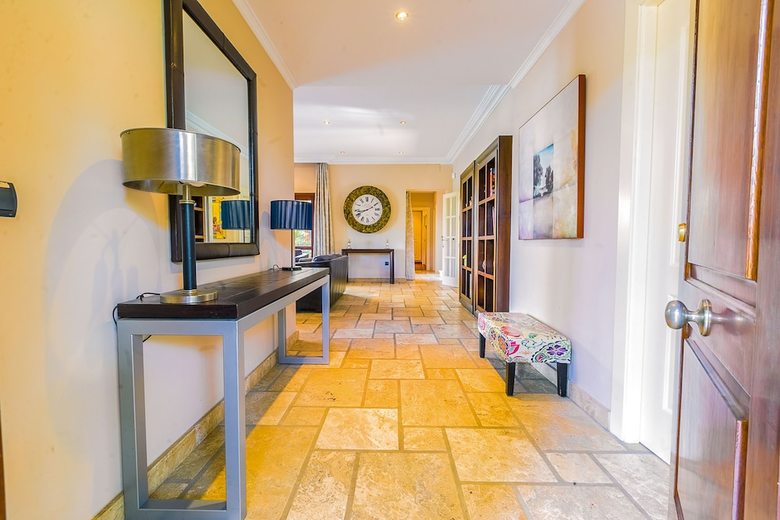 Oleholidays Villa Holy Nueva Andaluc�a