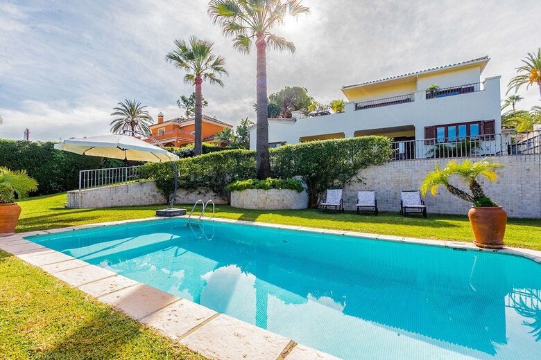 Oleholidays Villa Holy Nueva Andaluc�a