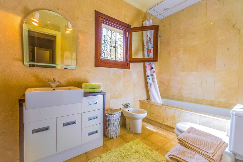 Oleholidays Villa Holy Nueva Andaluc�a