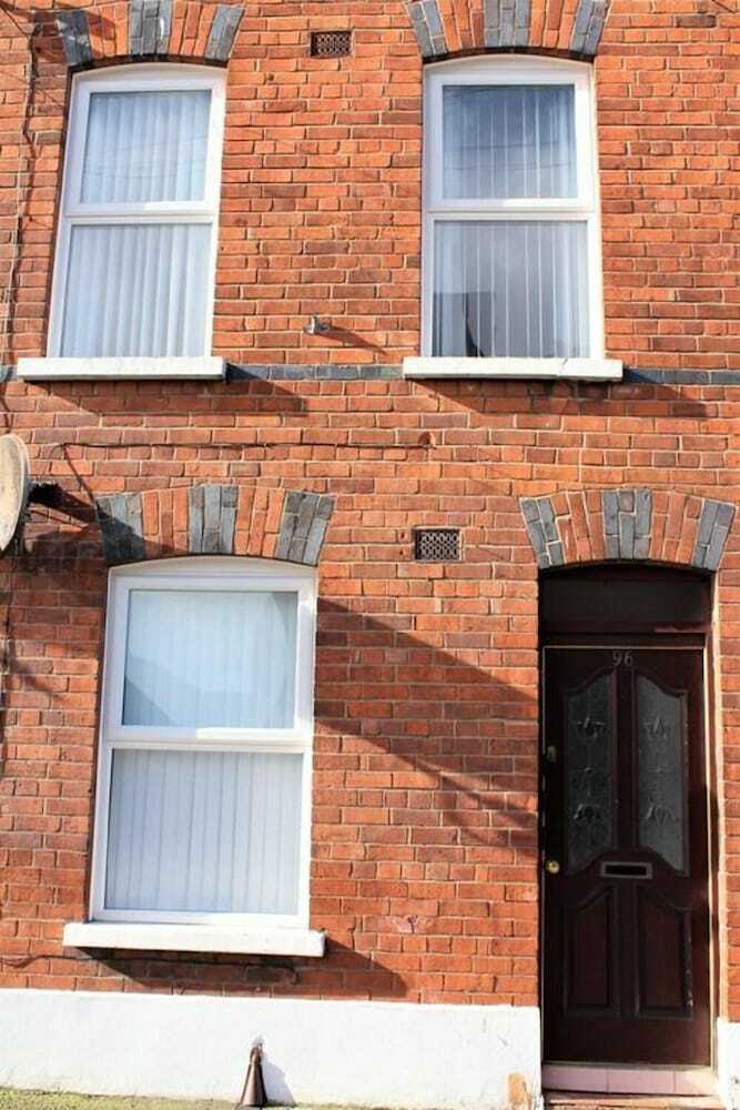 96 Tennent St Guest House New