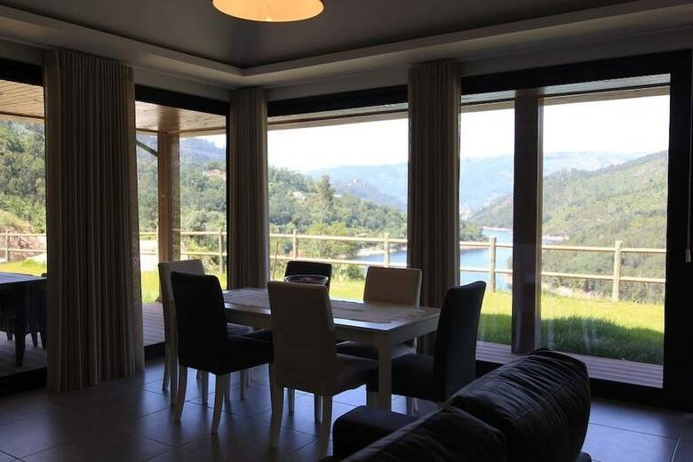Hotel Dobau Village