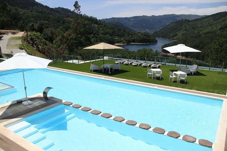 Hotel Dobau Village