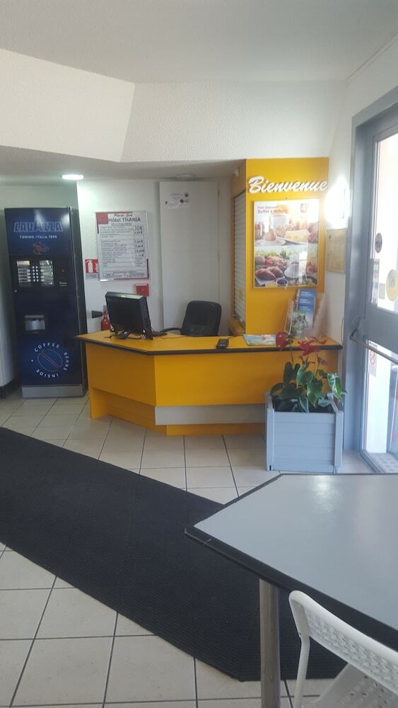Hotel Thania