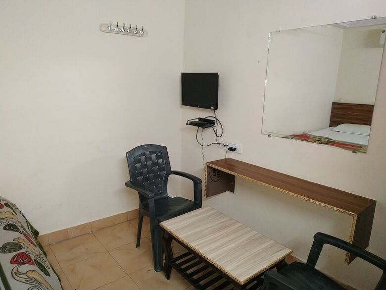 Hotel Iroomz Gangothri Residency
