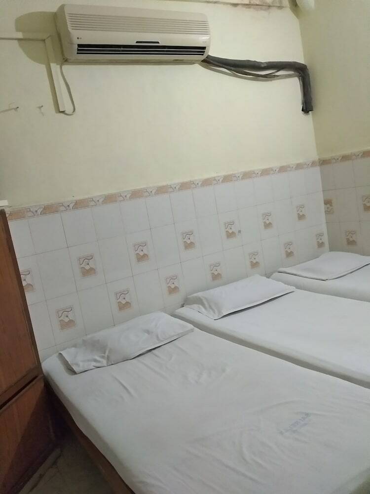 Hotel Iroomz Sai Relax Resiodency