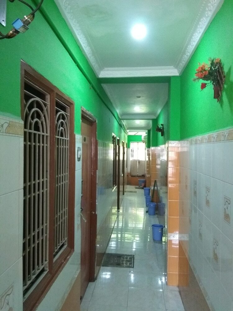 Hotel Iroomz Sai Relax Resiodency