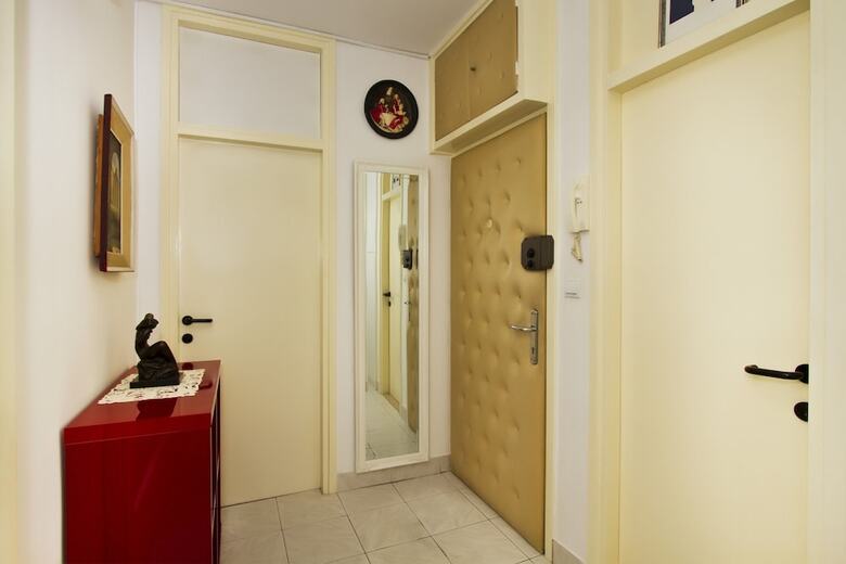 Apartment Depolo