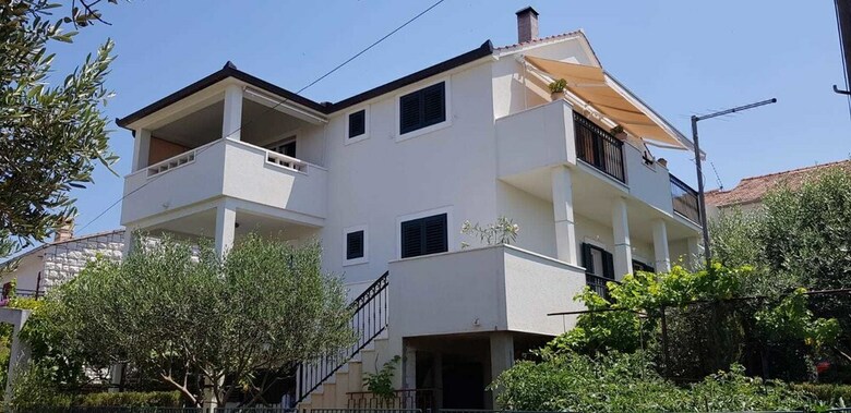 Apartamentos Salsa Brac