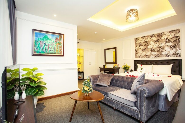 Adeline Hotel