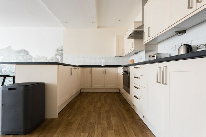 The Broadmead Jungle - Lovely & Central 3bdr Apartment