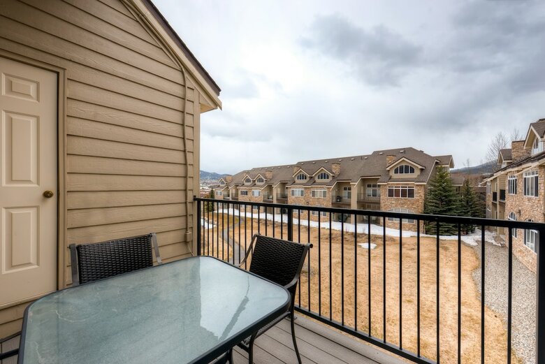Bay Club Town Homes By Crmr