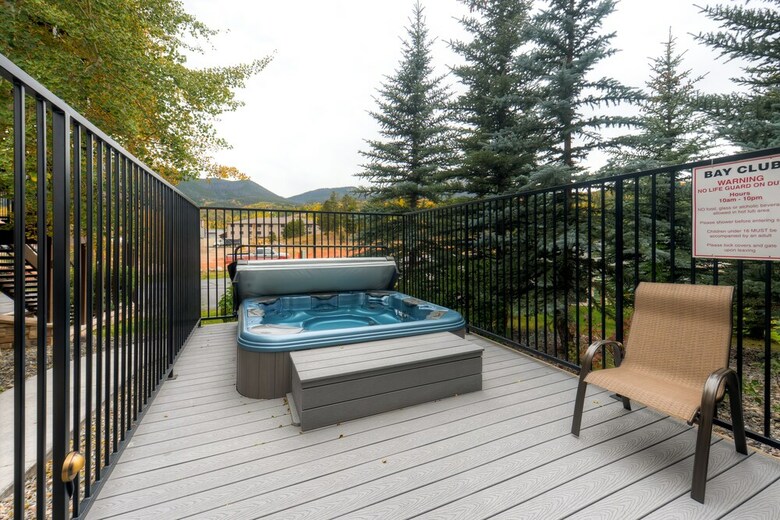 Bay Club Town Homes By Crmr