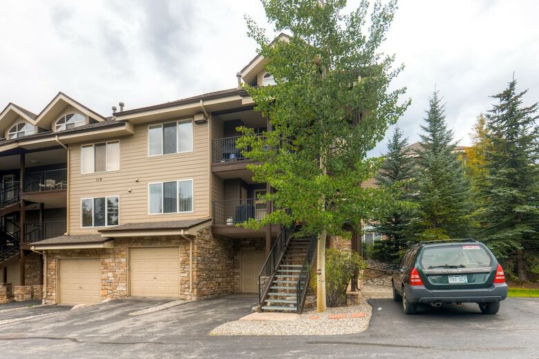 Bay Club Town Homes By Crmr