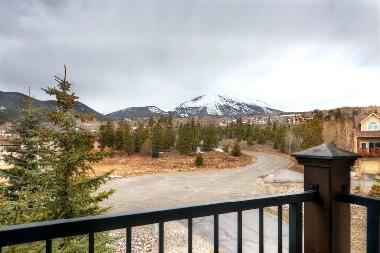 Bay Club Town Homes By Crmr