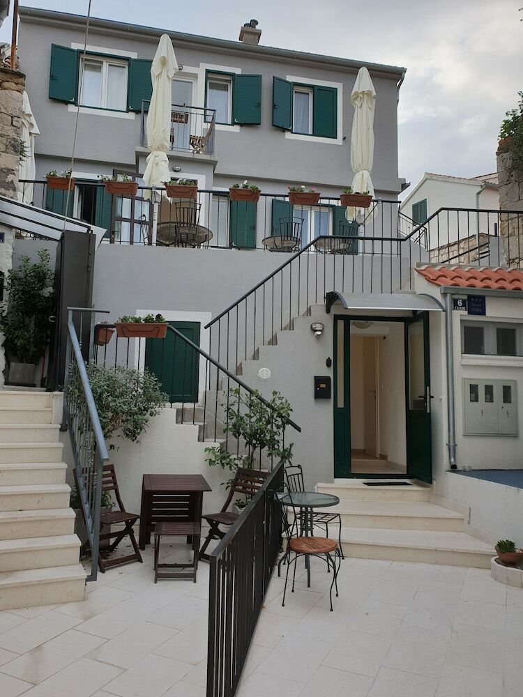 Golden B&B
