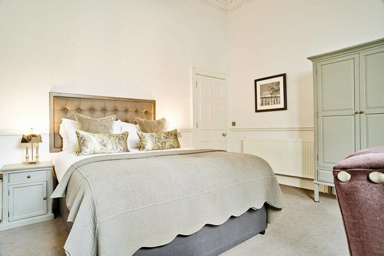 Luxury George Street Apartments: Edinburgh Suite