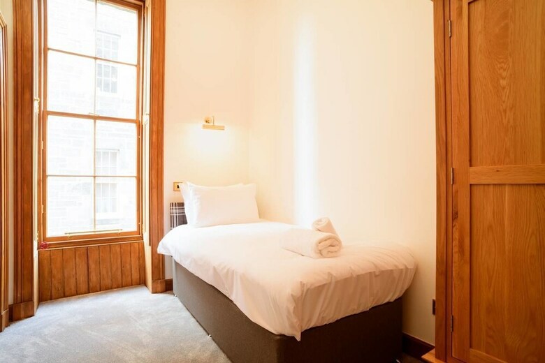 Apartamentos 5 Bedroom Apt Near Meadows & George Square