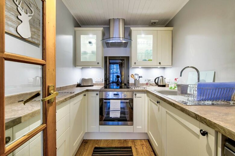 Royal Mile Apartment For Two - Location, Location!