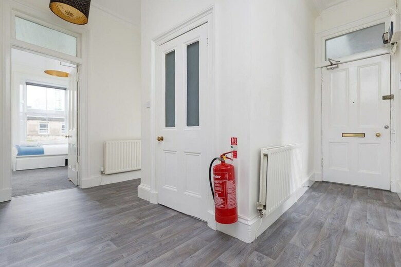 Elegant 3 Bedroom Central Apartment W/castle View