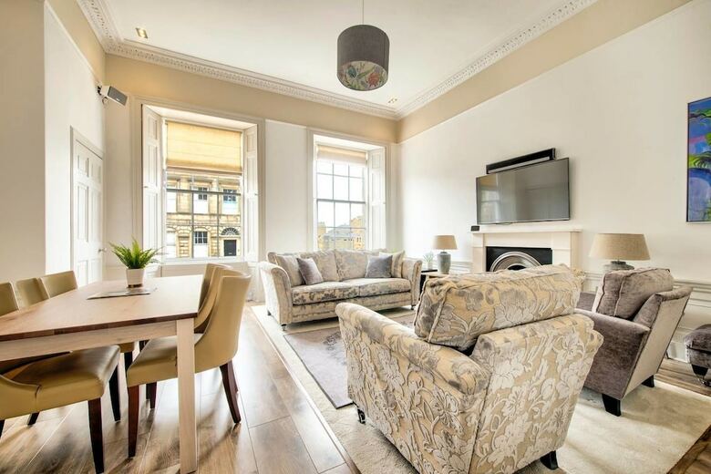 City Centre Georgian Maindoor 2bed/2bath Apartment
